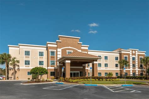 comfort suites the villages